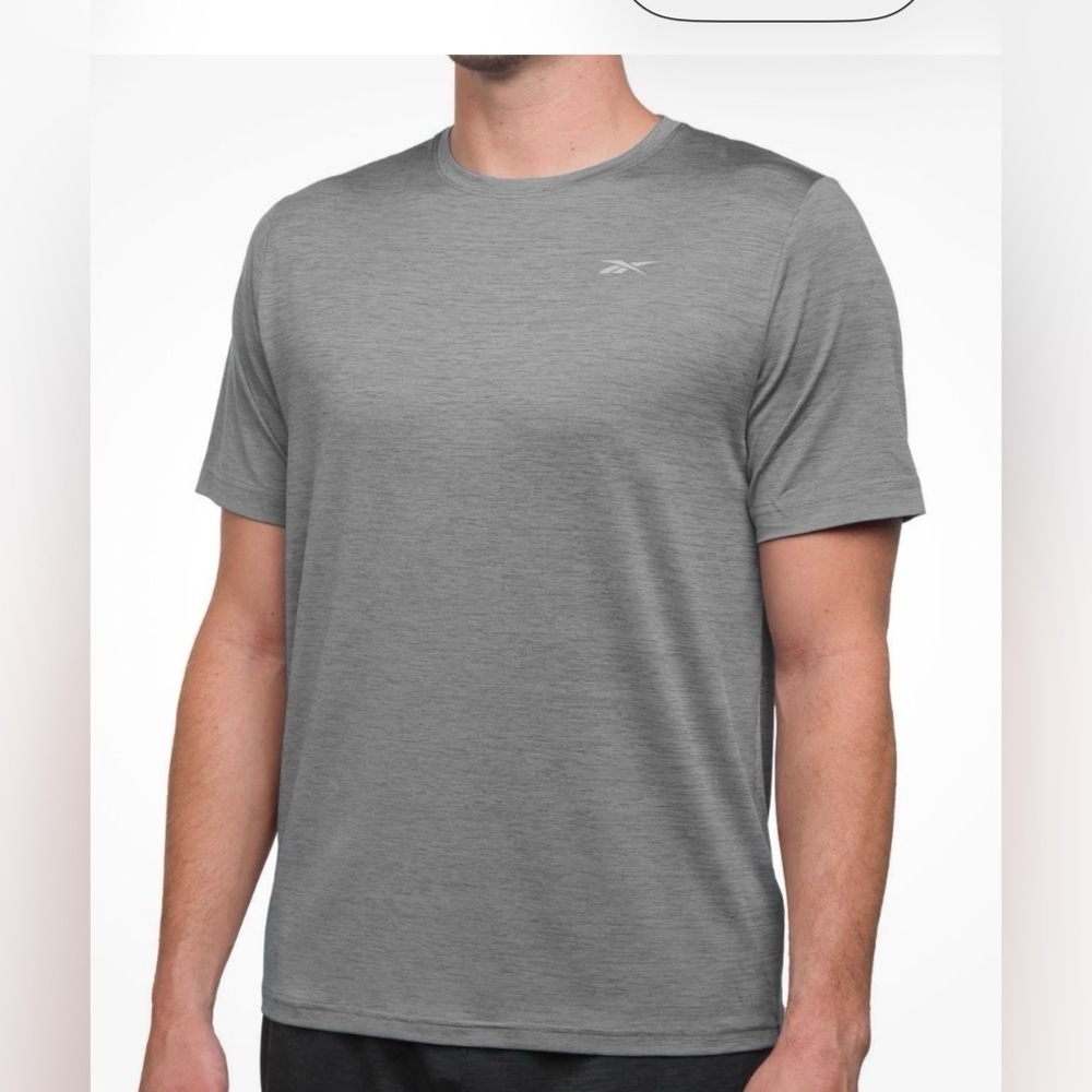 💙🆕❤️ Men’s Gray Reebok Athletic Shirt-Size Large